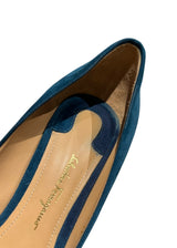 FERRAGAMO SUEDE VARA PUMPS 38