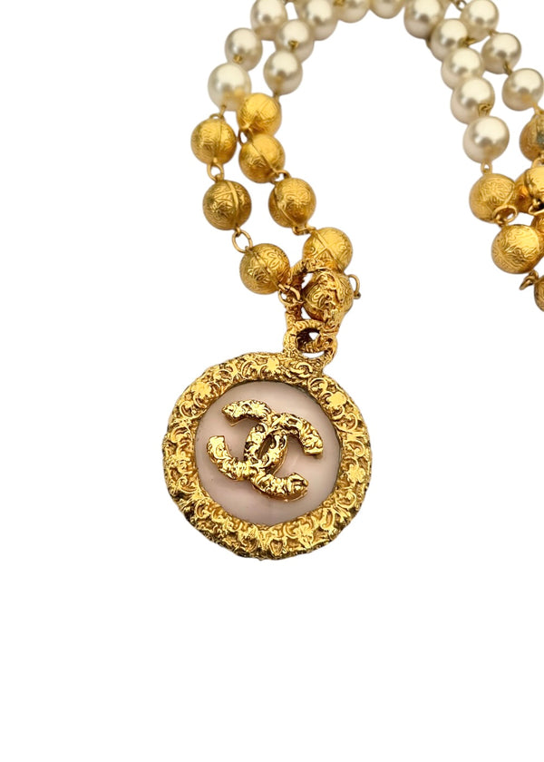 CHANEL PEARL VINTAGE NECKLACE