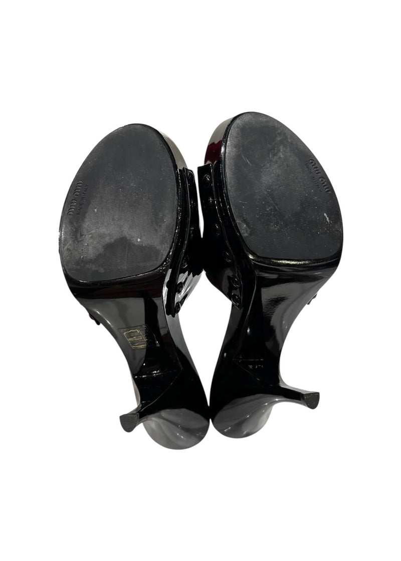 MIU MIU PATENT SANDALS 38