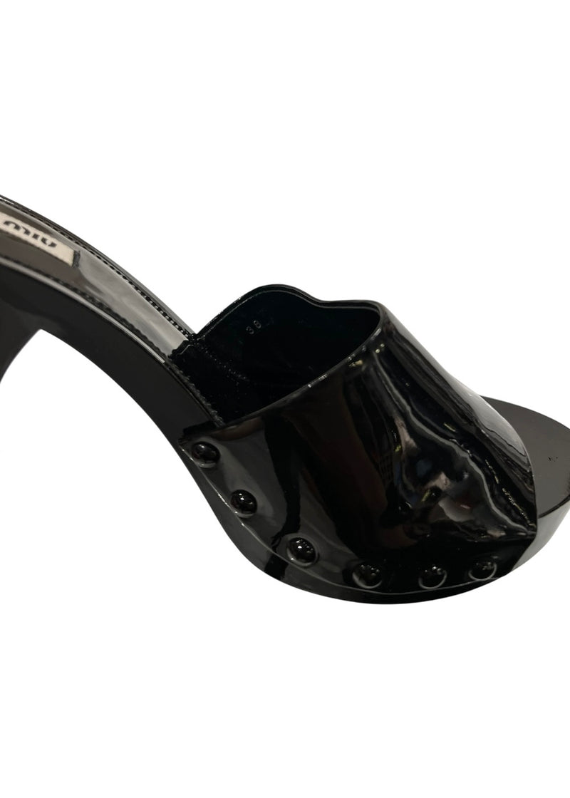 MIU MIU PATENT SANDALS 38