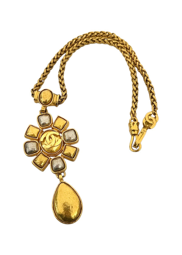CHANEL VINTAGE NECKLACE