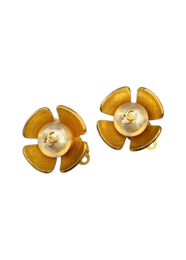 CHANEL PEARL VINTAGE EARRINGS