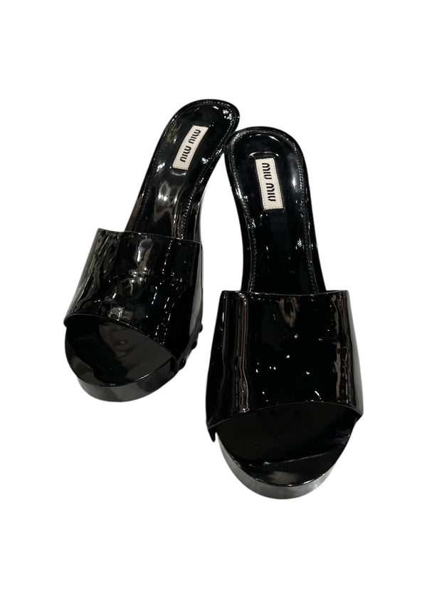 MIU MIU PATENT SANDALS 38