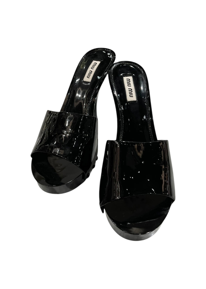 MIU MIU PATENT SANDALS 38