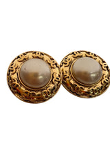 CHANEL PEARL VINTAGE EARRINGS