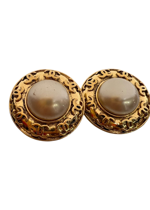 CHANEL PEARL VINTAGE EARRINGS