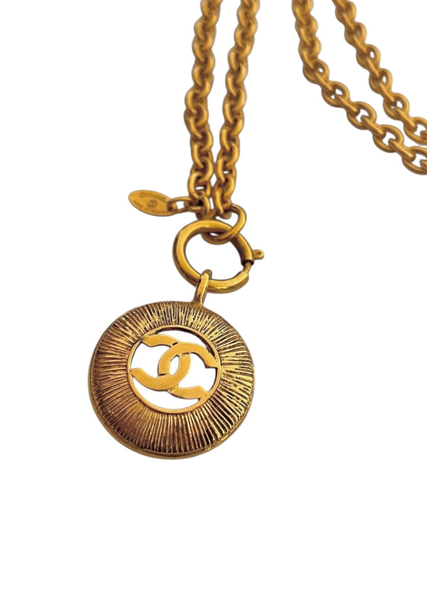 CHANEL VINTAGE CC MEDALLION NECKLACE