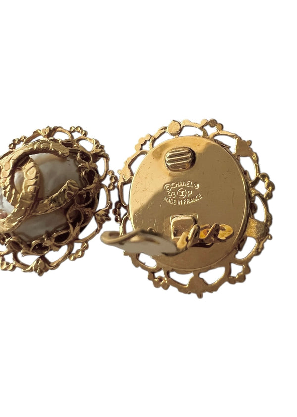 CHANEL PEARL VINTAGE EARRINGS