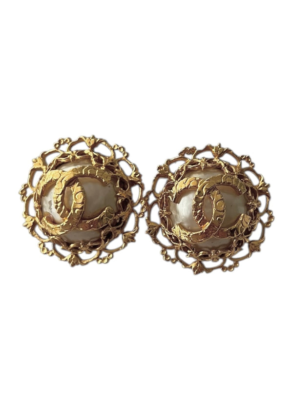 CHANEL PEARL VINTAGE EARRINGS