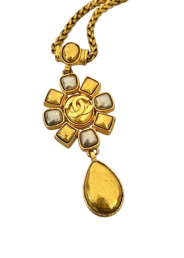 CHANEL VINTAGE NECKLACE