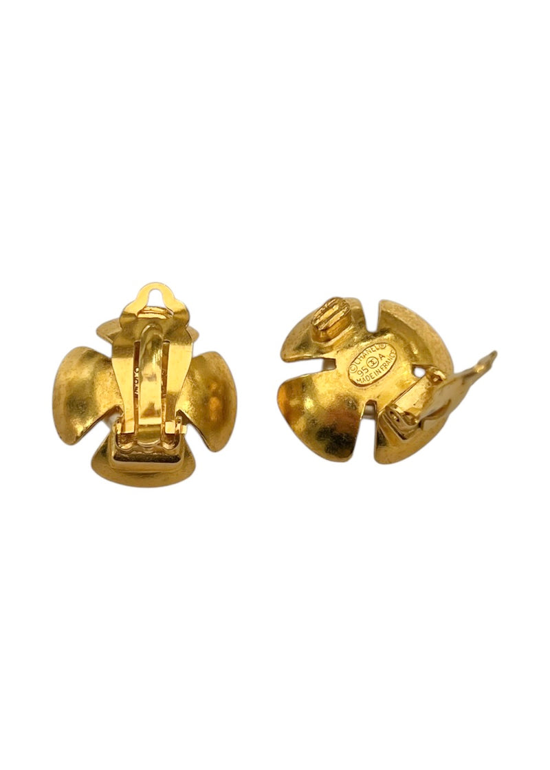 CHANEL PEARL VINTAGE EARRINGS