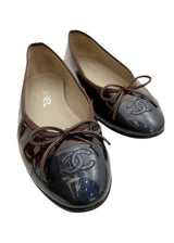 CHANEL BRONWN PATENT FLATS 37.5