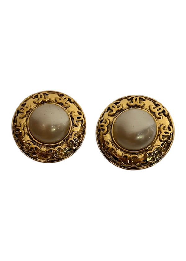 CHANEL PEARL VINTAGE EARRINGS