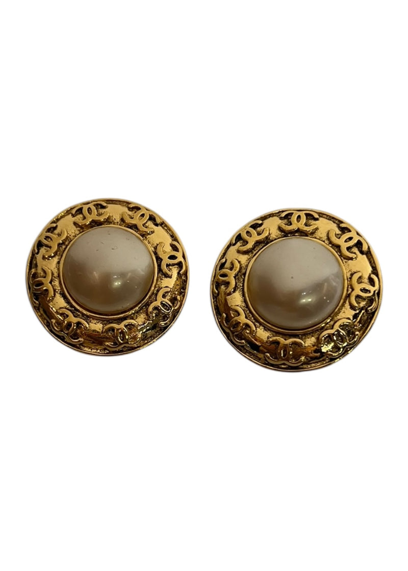 CHANEL PEARL VINTAGE EARRINGS