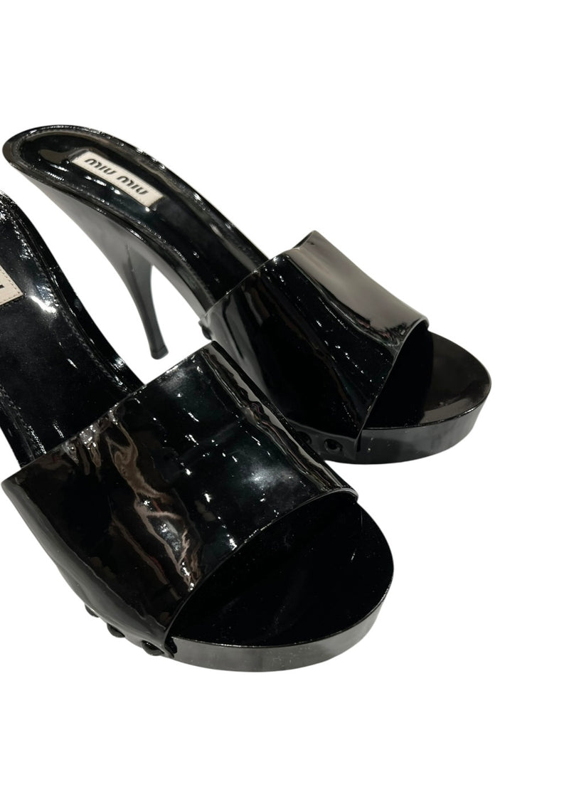 MIU MIU PATENT SANDALS 38